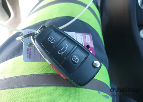 2015 Audi Q3 2.0T Premium Plus z USA, uszkodzony, nr VIN WA1EFCFSXFR012685